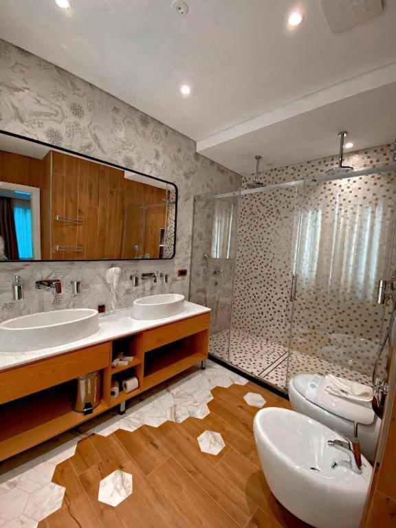 Crown Boutique Hotel Dıraç Dış mekan fotoğraf