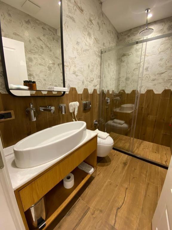 Crown Boutique Hotel Dıraç Dış mekan fotoğraf